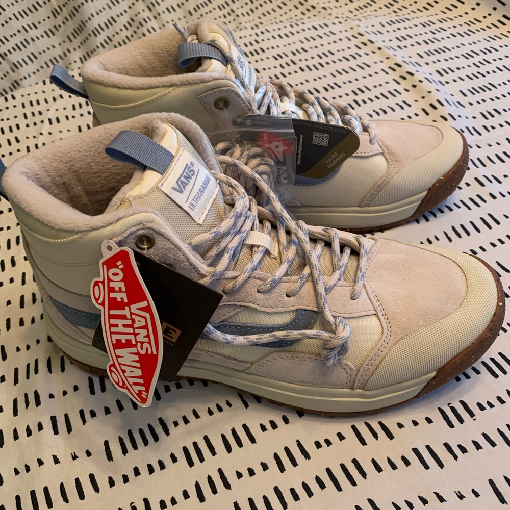 Vans Ultrarange EXO Hi MTE-1 shoes in Vintage White/Blue Stripe